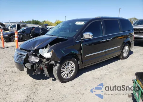 2015 Chrysler Town & Country Limited z USA, uszkodzony, nr VIN 2C4RC1JG8FR698209